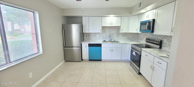 2118 Oak Meadow Circle, South Daytona, FL 32119