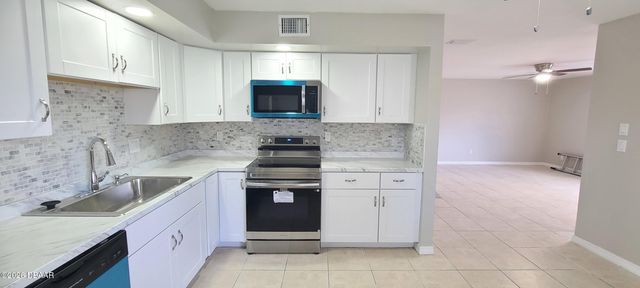 2118 Oak Meadow Circle, South Daytona, FL 32119