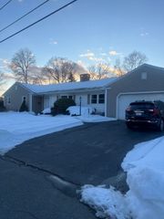 131 Chateau Drive, Somerset, MA 02726