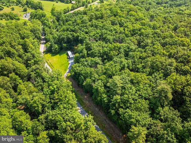 2732 CROSSROAD SCHOOL RD, Hedgesville, WV 25427