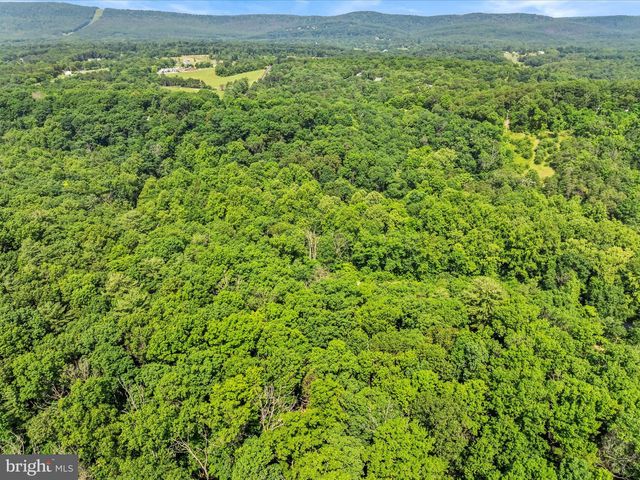 2732 CROSSROAD SCHOOL RD, Hedgesville, WV 25427