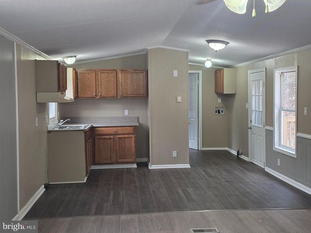 2732 CROSSROAD SCHOOL RD, Hedgesville, WV 25427