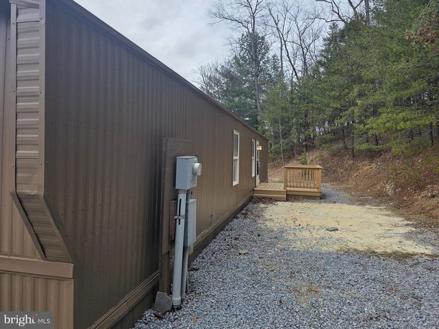 2732 CROSSROAD SCHOOL RD, Hedgesville, WV 25427