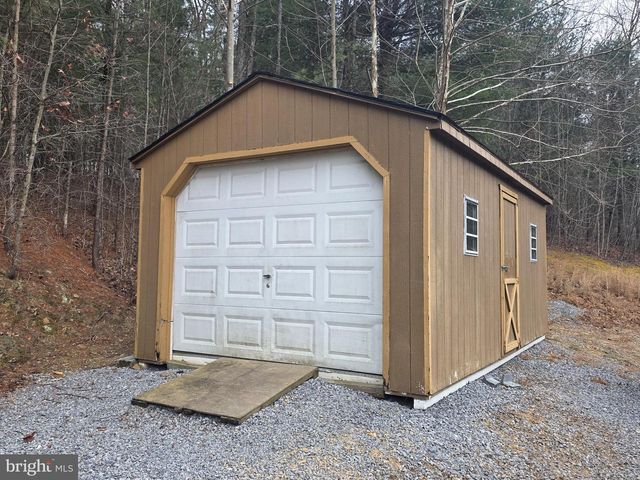 2732 CROSSROAD SCHOOL RD, Hedgesville, WV 25427