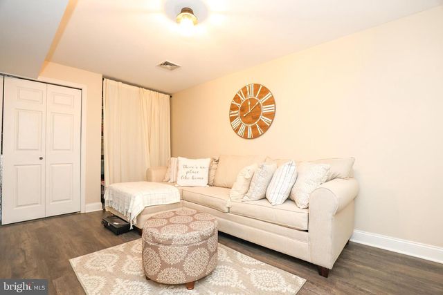 407 CROSSWINDS DR, Lititz, PA 17543