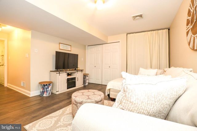 407 CROSSWINDS DR, Lititz, PA 17543