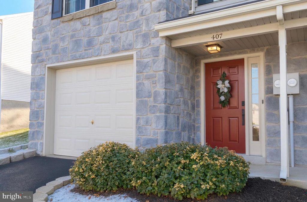 407 CROSSWINDS DR, Lititz, PA 17543