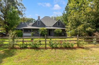 710 W Melvin Hill Road, Columbus, NC 28722