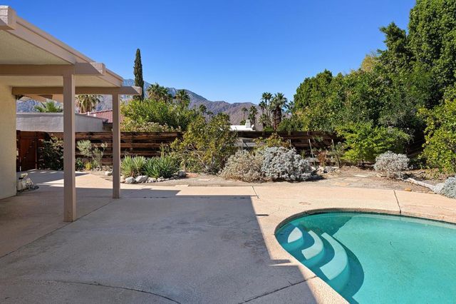 1370 E Gem Circle, Palm Springs, CA 92264