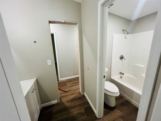 562 SW 1ST, Paris, TX 75460