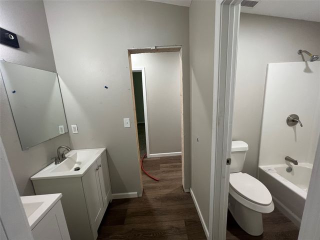 562 SW 1ST, Paris, TX 75460