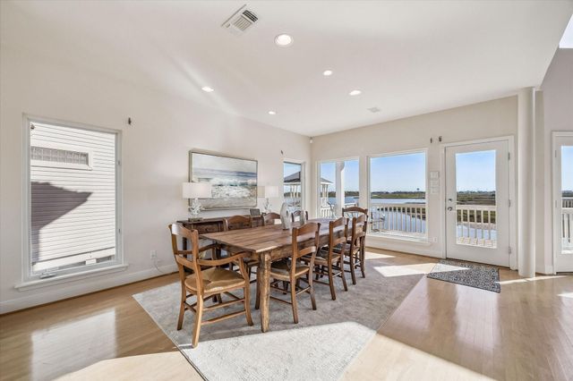 13243 Binnacle Way, Galveston, TX 77554