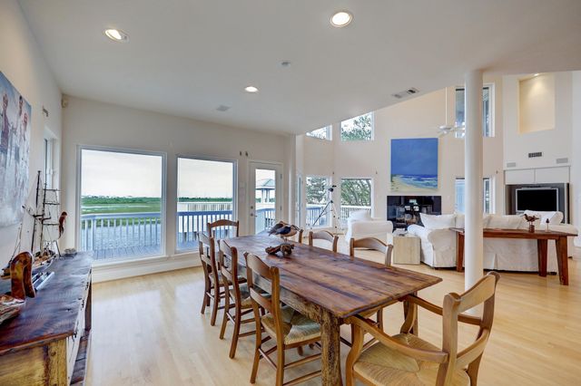 13243 Binnacle Way, Galveston, TX 77554