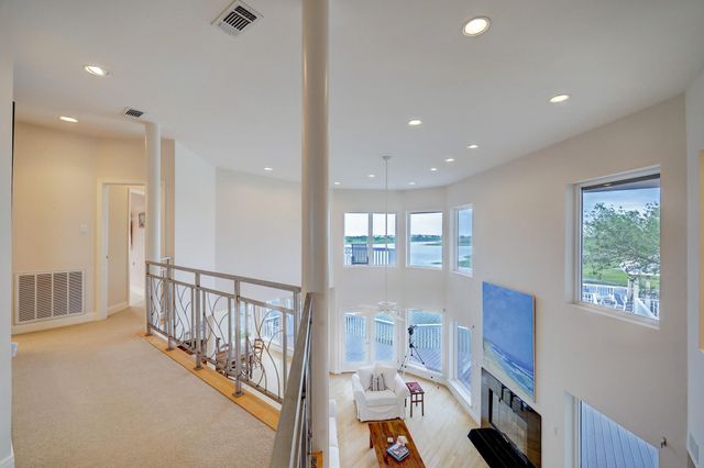 13243 Binnacle Way, Galveston, TX 77554