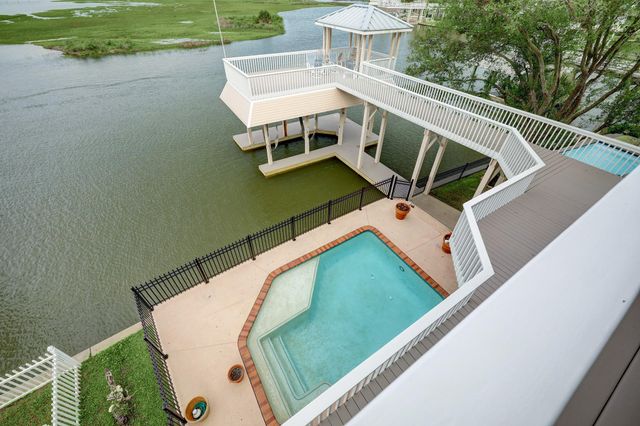 13243 Binnacle Way, Galveston, TX 77554