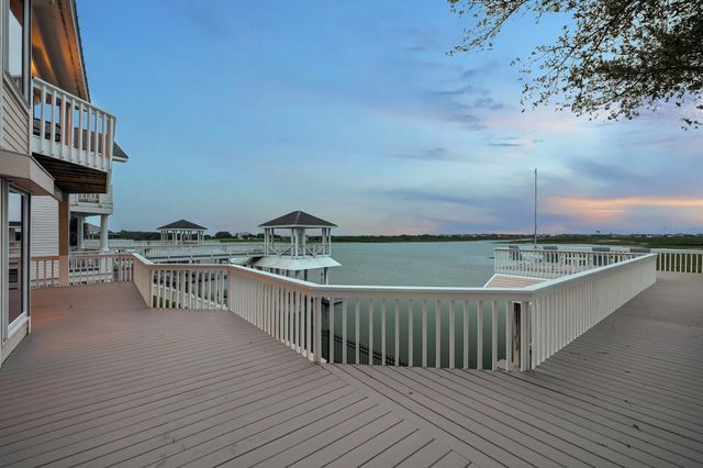 13243 Binnacle Way, Galveston, TX 77554