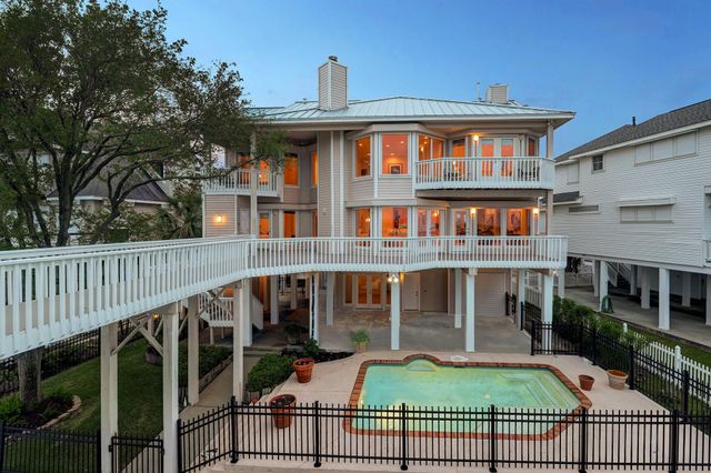 13243 Binnacle Way, Galveston, TX 77554