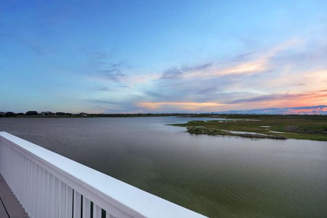 13243 Binnacle Way, Galveston, TX 77554