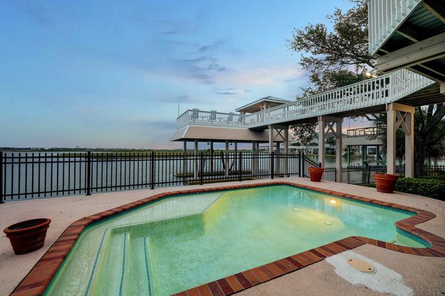 13243 Binnacle Way, Galveston, TX 77554