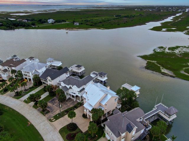 13243 Binnacle Way, Galveston, TX 77554