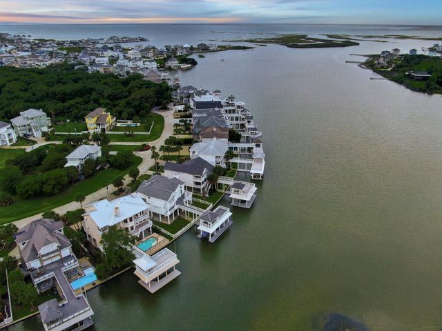 13243 Binnacle Way, Galveston, TX 77554