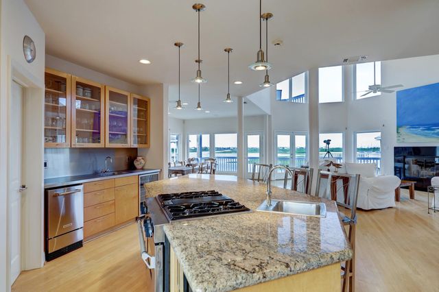 13243 Binnacle Way, Galveston, TX 77554