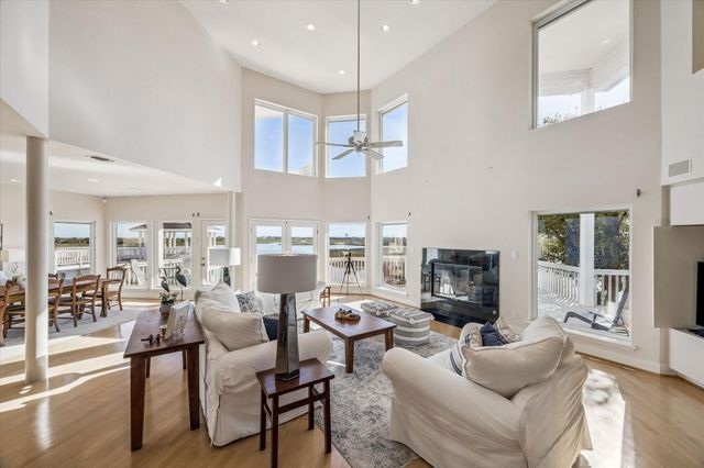 13243 Binnacle Way, Galveston, TX 77554