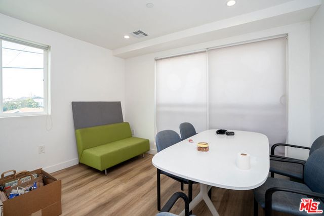 3025 Walton Avenue, Los Angeles, CA 90007