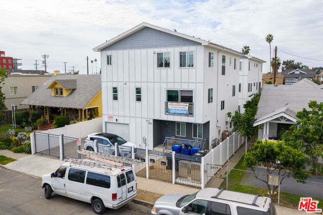 3025 Walton Avenue, Los Angeles, CA 90007