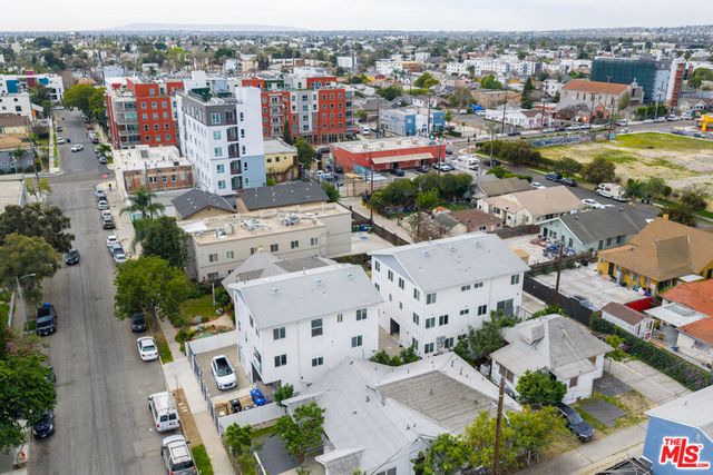 3025 Walton Avenue, Los Angeles, CA 90007