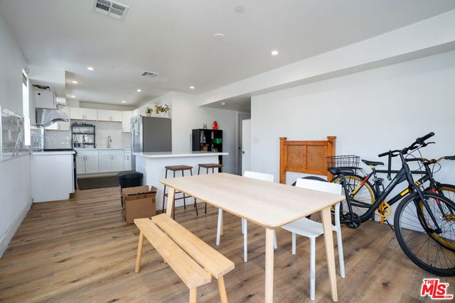 3025 Walton Avenue, Los Angeles, CA 90007