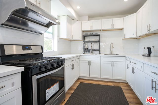 3025 Walton Avenue, Los Angeles, CA 90007