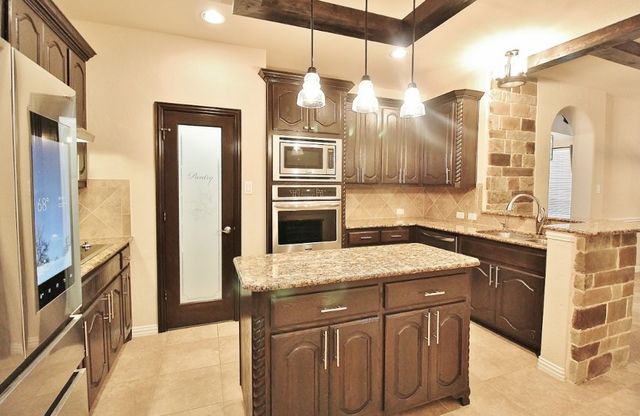 110 White Oak Lane, Red Oak, TX 75154