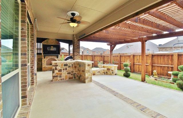 110 White Oak Lane, Red Oak, TX 75154