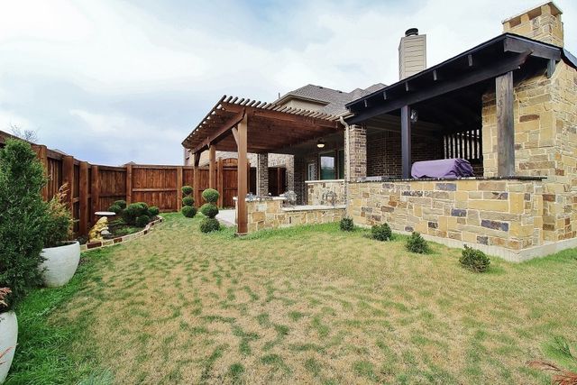 110 White Oak Lane, Red Oak, TX 75154