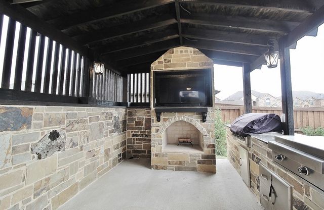 110 White Oak Lane, Red Oak, TX 75154