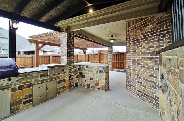 110 White Oak Lane, Red Oak, TX 75154