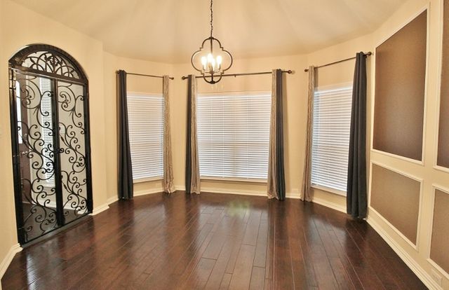 110 White Oak Lane, Red Oak, TX 75154
