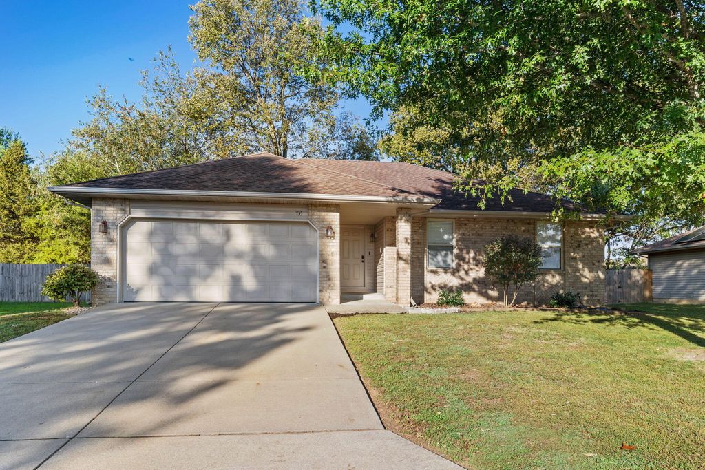 733 North Franklin Avenue, Republic, MO 65738