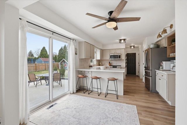 116 N Weiss WAY, Saukville, WI 53080