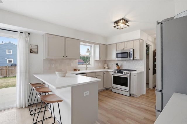 116 N Weiss WAY, Saukville, WI 53080