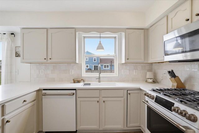 116 N Weiss WAY, Saukville, WI 53080