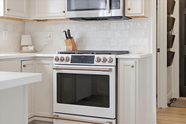 116 N Weiss WAY, Saukville, WI 53080