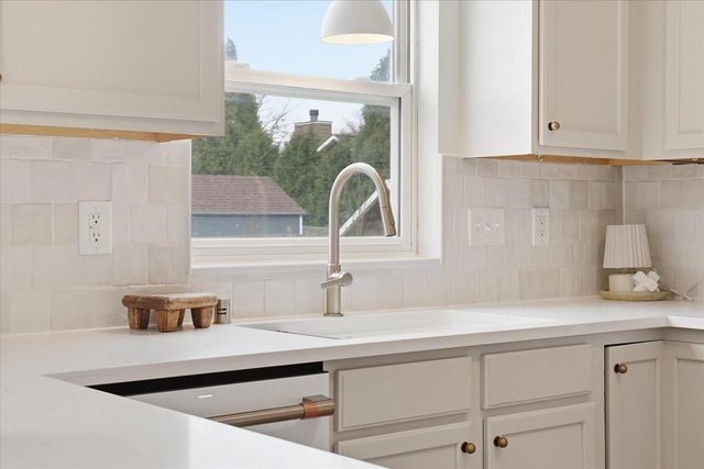 116 N Weiss WAY, Saukville, WI 53080