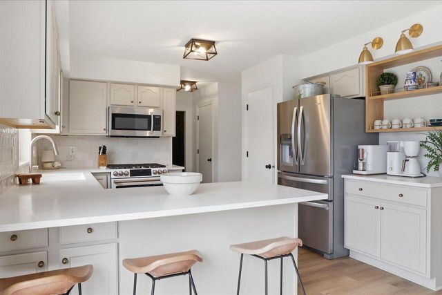 116 N Weiss WAY, Saukville, WI 53080