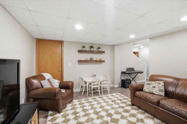 116 N Weiss WAY, Saukville, WI 53080