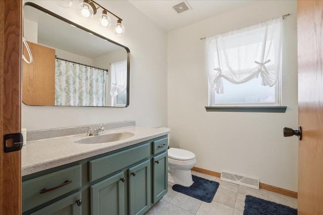 116 N Weiss WAY, Saukville, WI 53080