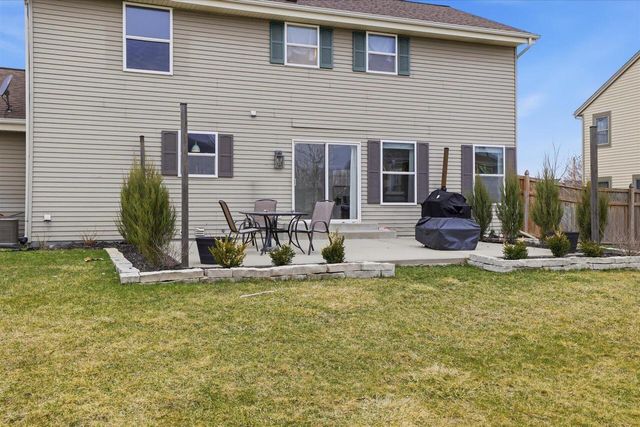 116 N Weiss WAY, Saukville, WI 53080