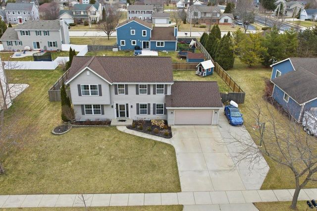 116 N Weiss WAY, Saukville, WI 53080