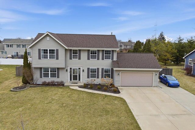 116 N Weiss WAY, Saukville, WI 53080
